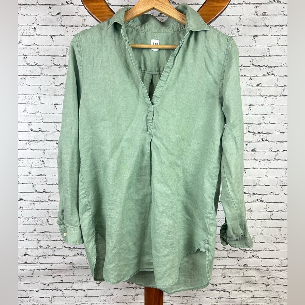 GAP | 100% Linen Light Green long sleeve v neck Blouse size S